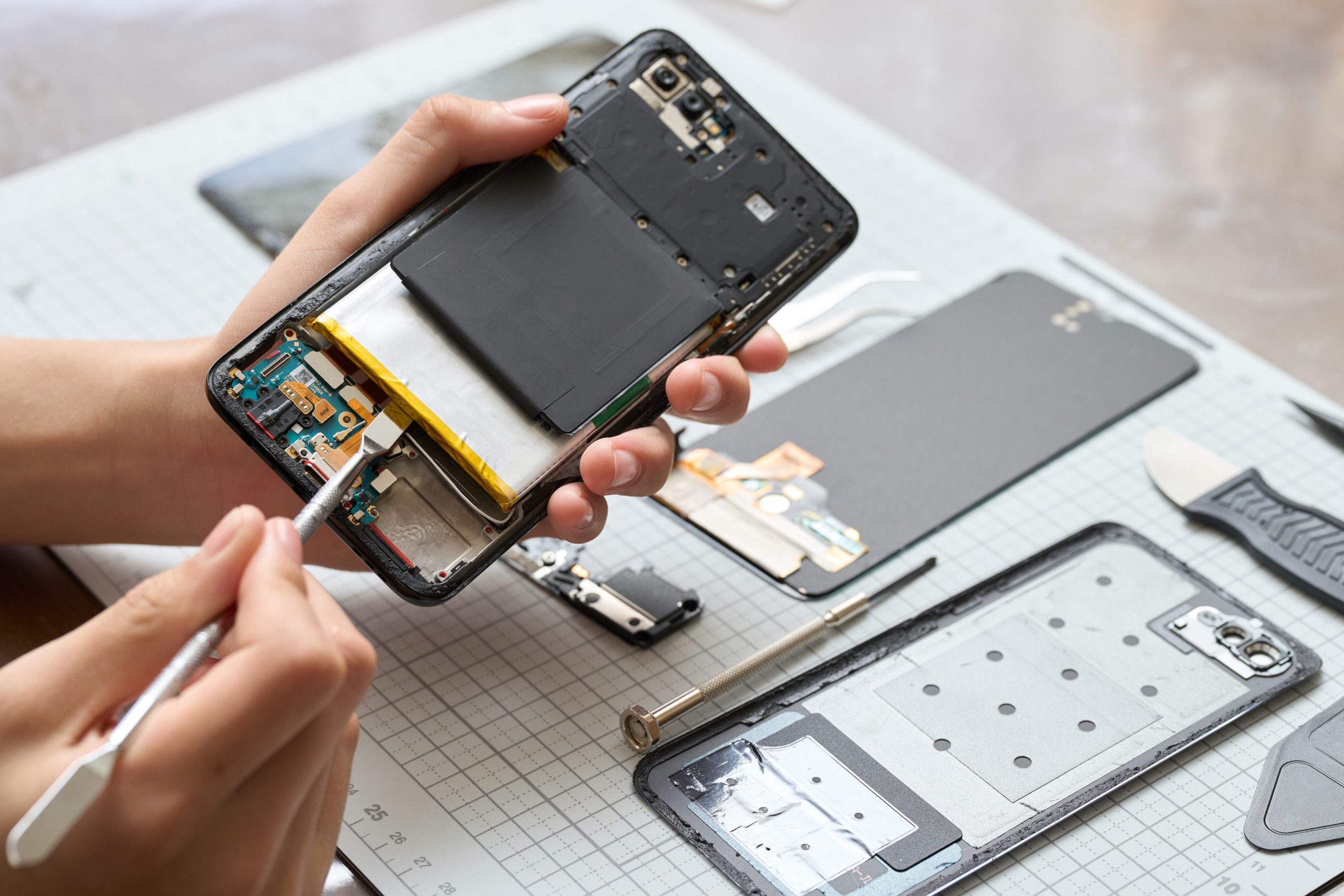 Swift iPhone, iPad & Tablet Repair | One Hour Device Experts