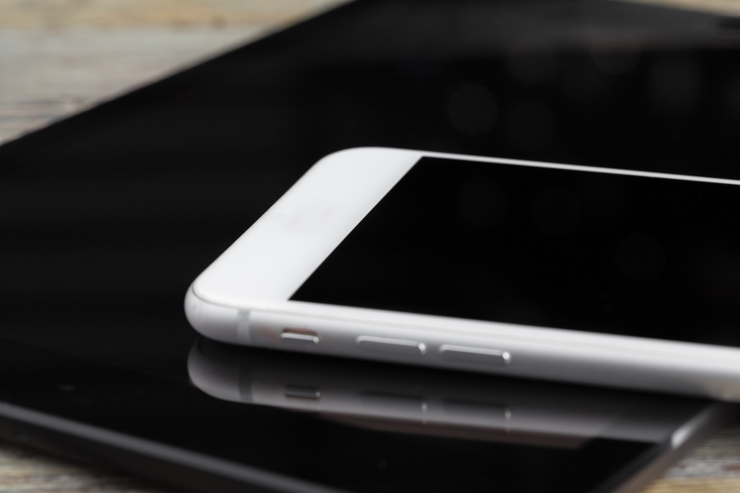 digital tiPhone vs. Android: Key Differences Explainedablet and smartphone on the table iPhone vs. Android: Key Differences Explained