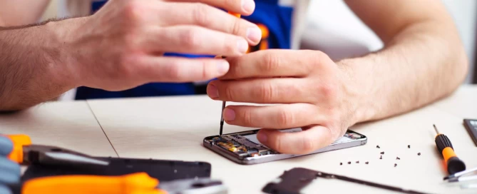 A Mobile Technician flexing his speed by Fixing Smartphone at One Hour Device Repair Fast Fix Repairs